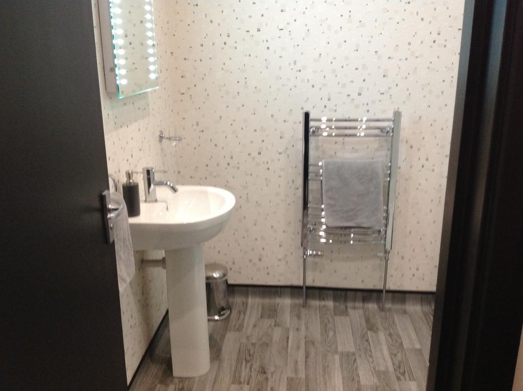 אוקהאם Rooms @ Number Six מראה חיצוני תמונה